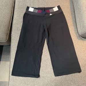 EUC size 12 lululemon wide leg crop reversible